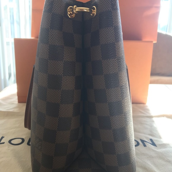 LOUIS VUITTON N40135 Riverside Handbag - Picture 3 of 8